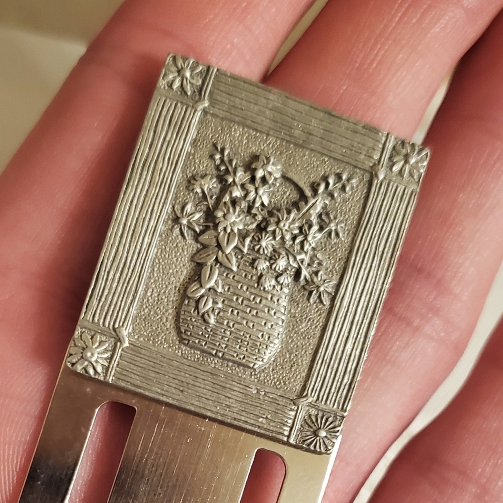 Christian Art Gifts Love Bible Cover - Picture 10 of 11